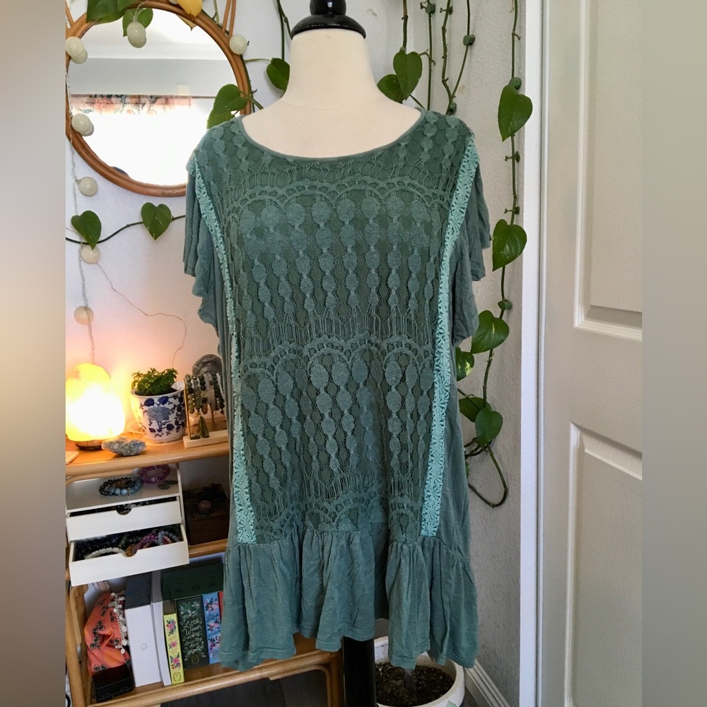 🌷Suzanne Betro Lace-Front Ruffle Hem Tunic Top Sage Green🌷